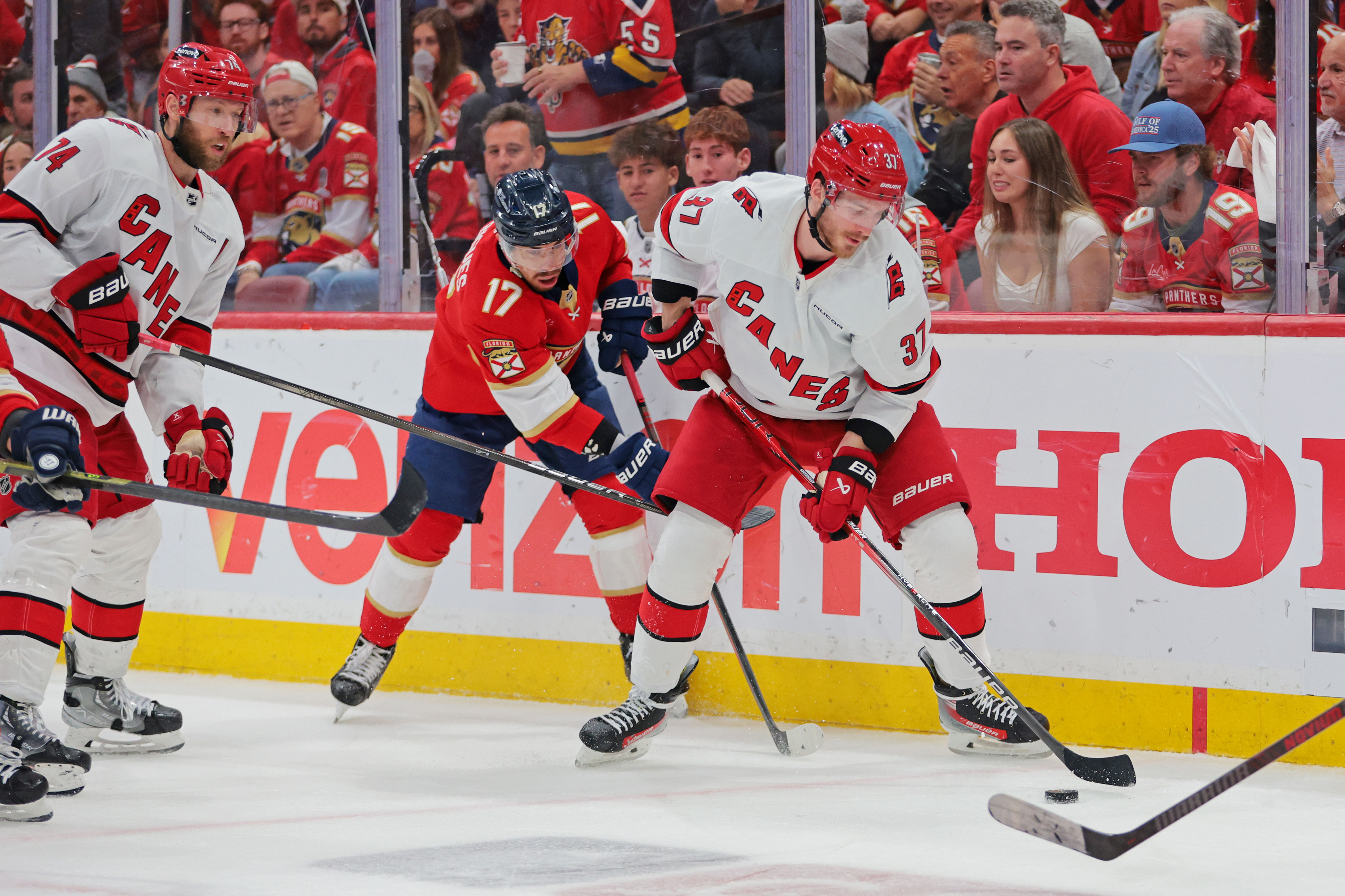 The Hurricanes took advantage of a flat Panthers team in Game 4 - Source: Imagn